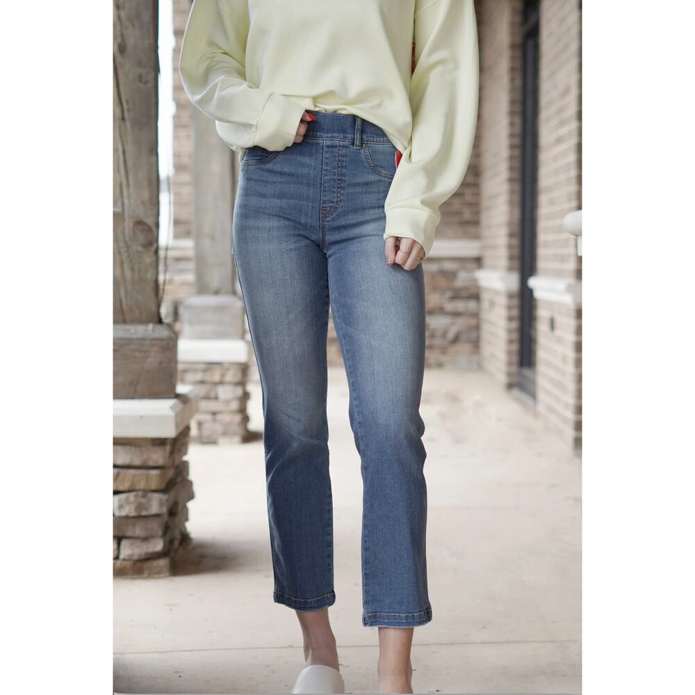 Spanx Pull-On Straight Leg Jeans Blue Womens M Petite Stretch Denim Comfort